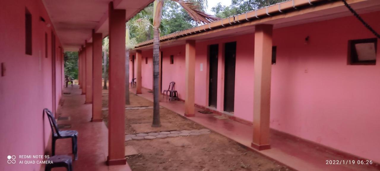 Isuruma Rest Kataragama Exterior photo